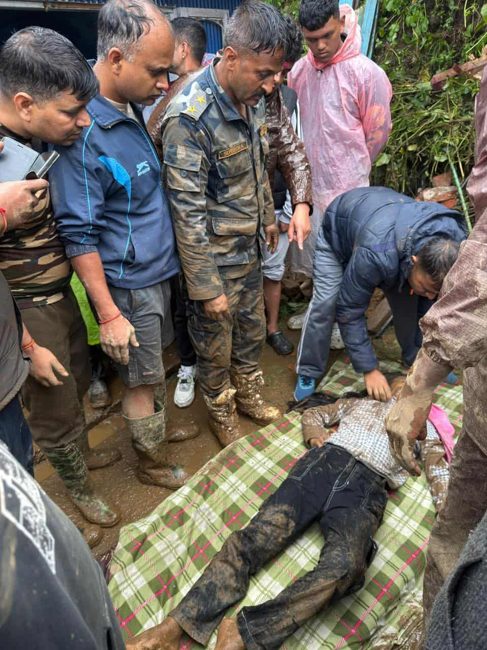 बाढी पहिरोका कारण ४३ जनाको मृत्यु, ५ जना बेपत्ता