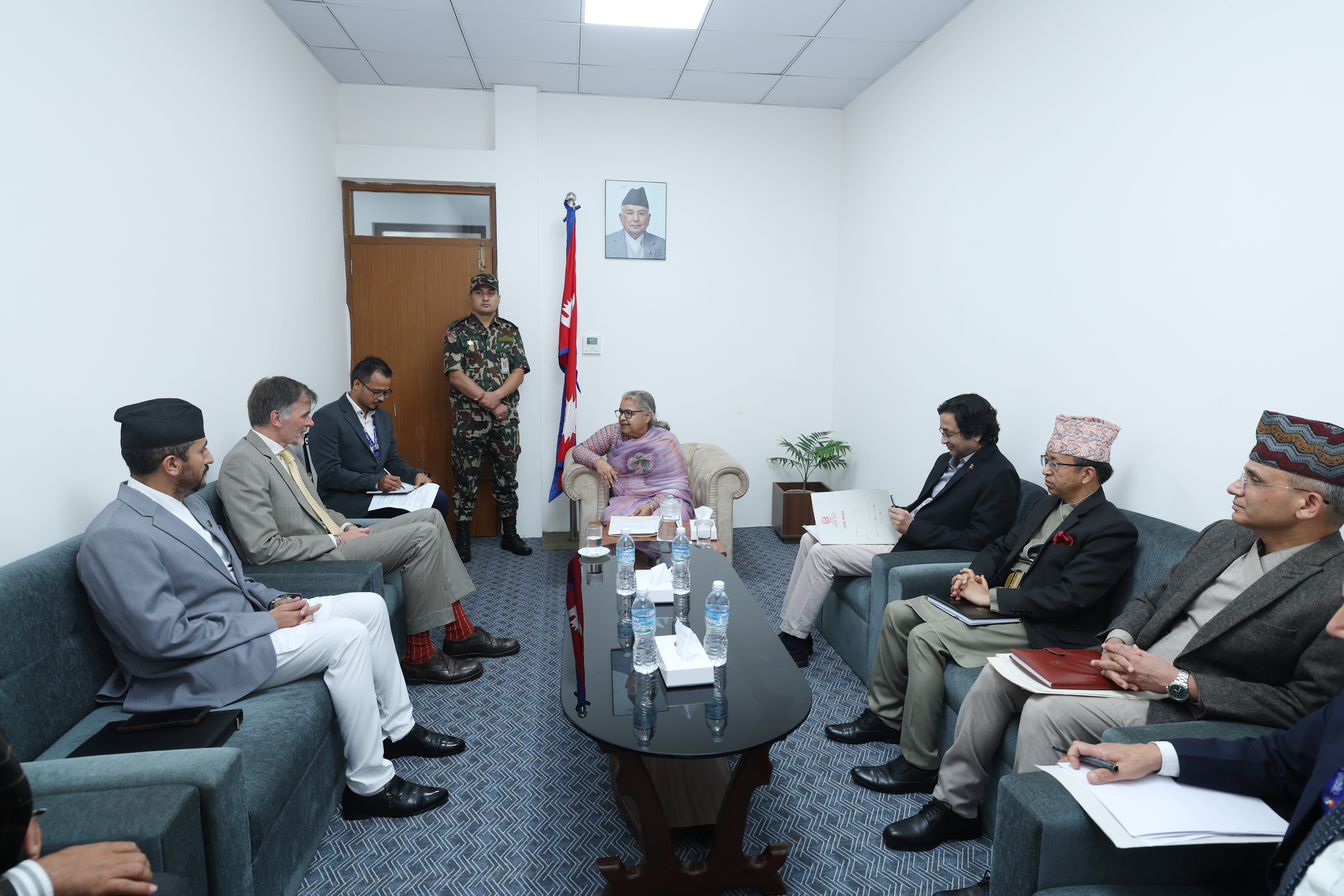 Image of राहदानी छपाइ प्रक्रियामा देखिएको ढिलाइबारे प्रधानमन्त्री कार्कीले गराइन राजदूतलाई ध्यानाकर्षण