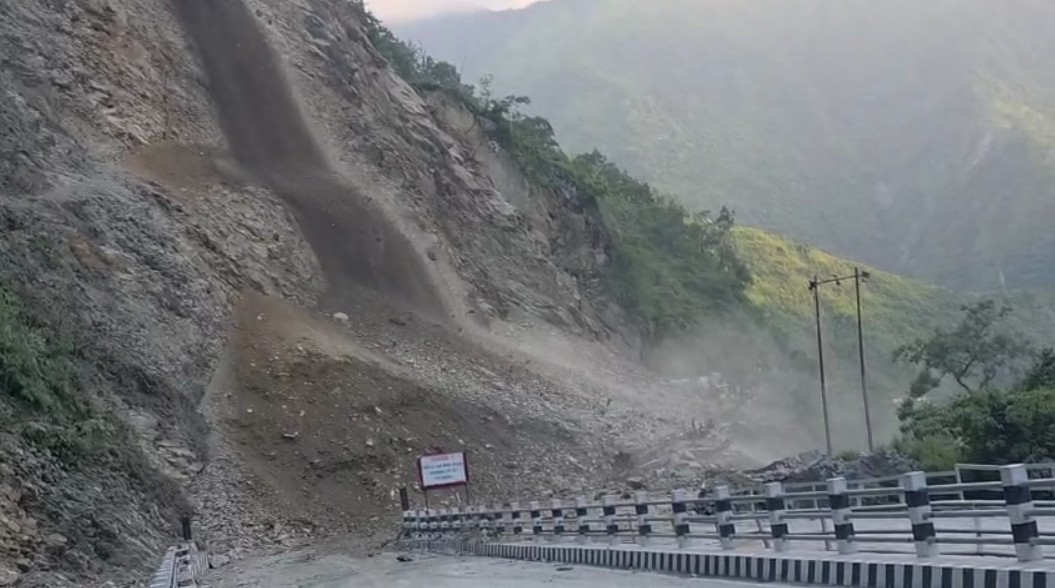 जवाङ खोलानजिकै पहिरो, मुग्लिन–नागढुंगा सडकखण्ड अवरुद्ध