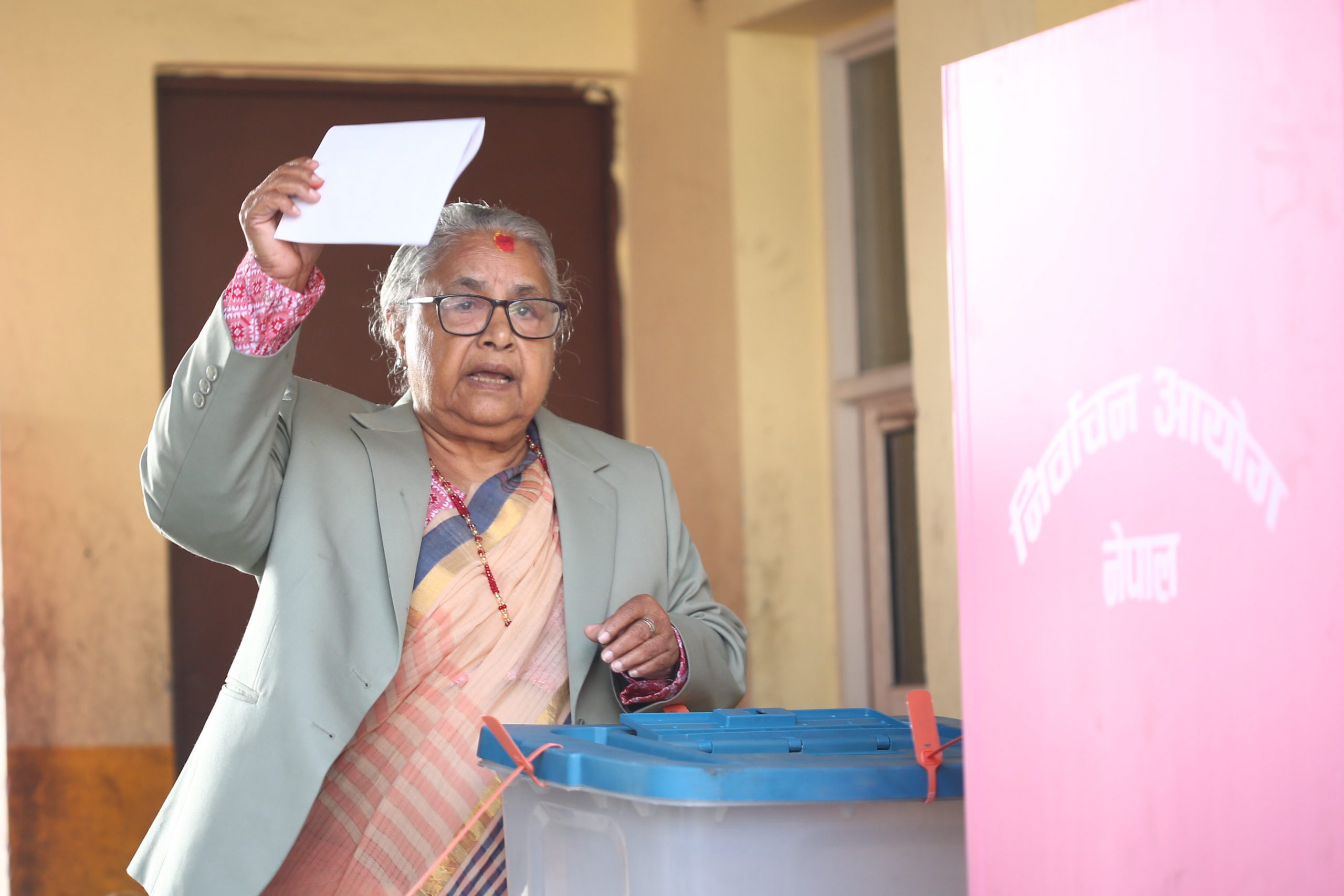 Image of प्रधानमन्त्री कार्कीले गरिन् मतदान