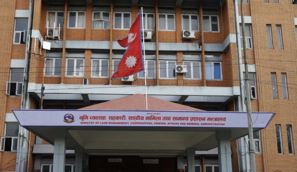 Image of विदेशी आवासिय अनुमति लिएका ४ कर्मचारी सरकारी सेवाबाट अयोग्य ठहरिने गरि कारबाही सिफारिस