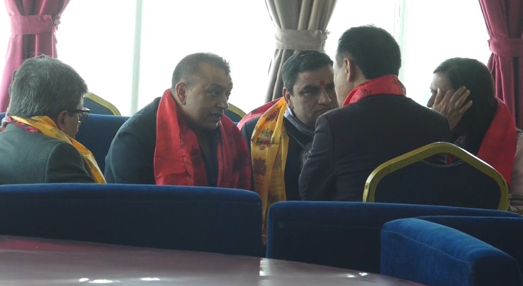 Image of गगन थापाले कांग्रेस नेतृत्वको दस्तावेज निर्वाचन आयोगमा बुझाए