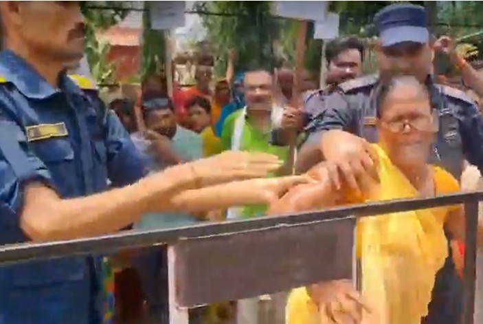 Image of धनुषा जिल्ला अदालत अगाडि महिलाले आत्मदाहको प्रयास