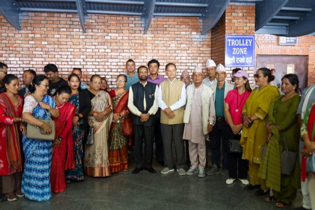 Image of पाँच महिनापछि नेपाल फर्कंदै देउवा, स्वागतका लागि विमानस्थलमा कांग्रेस नेताकार्यकर्ता
