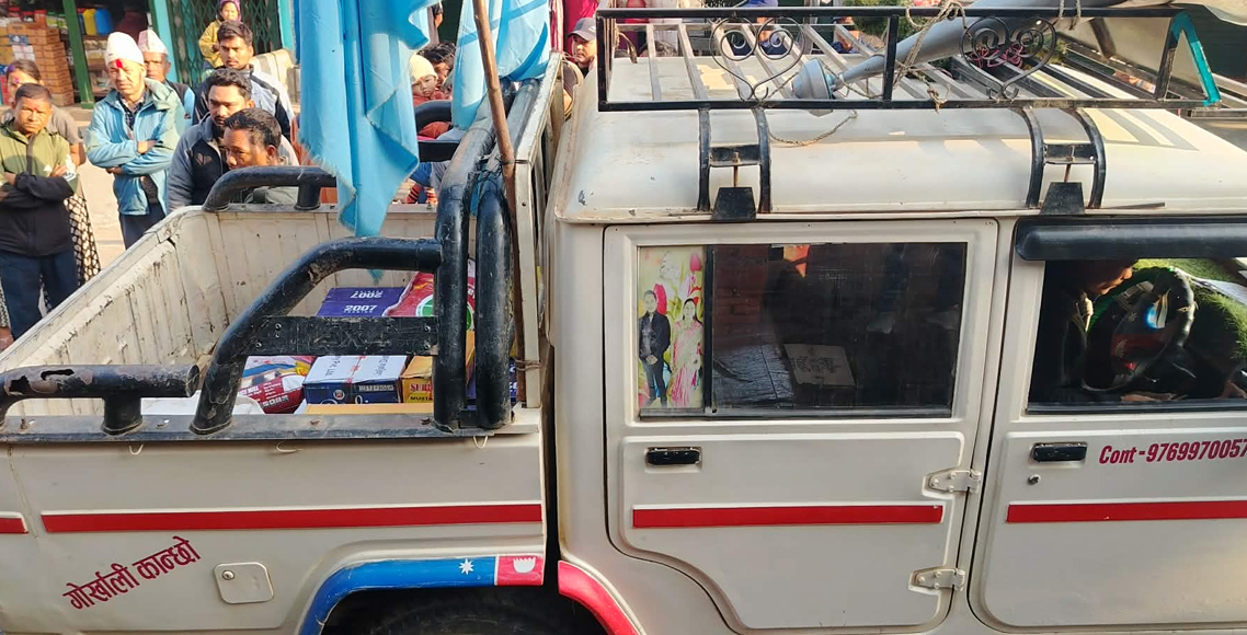 Image of सल्यानमा रास्वपाको चुनावी गाडी नियन्त्रणमा, मदिरा र चामल भेटियो