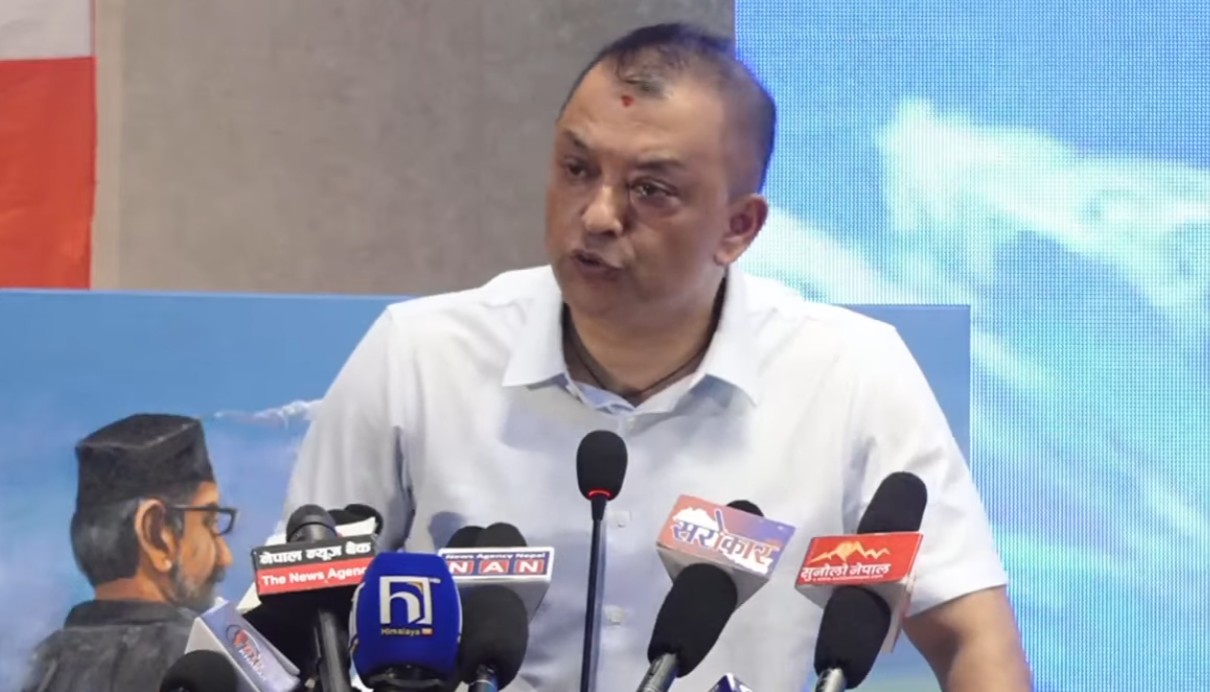 Image of गोपालमान श्रेष्ठलाई वरिष्ठ नेता बनाउने गगनको घोषणा
