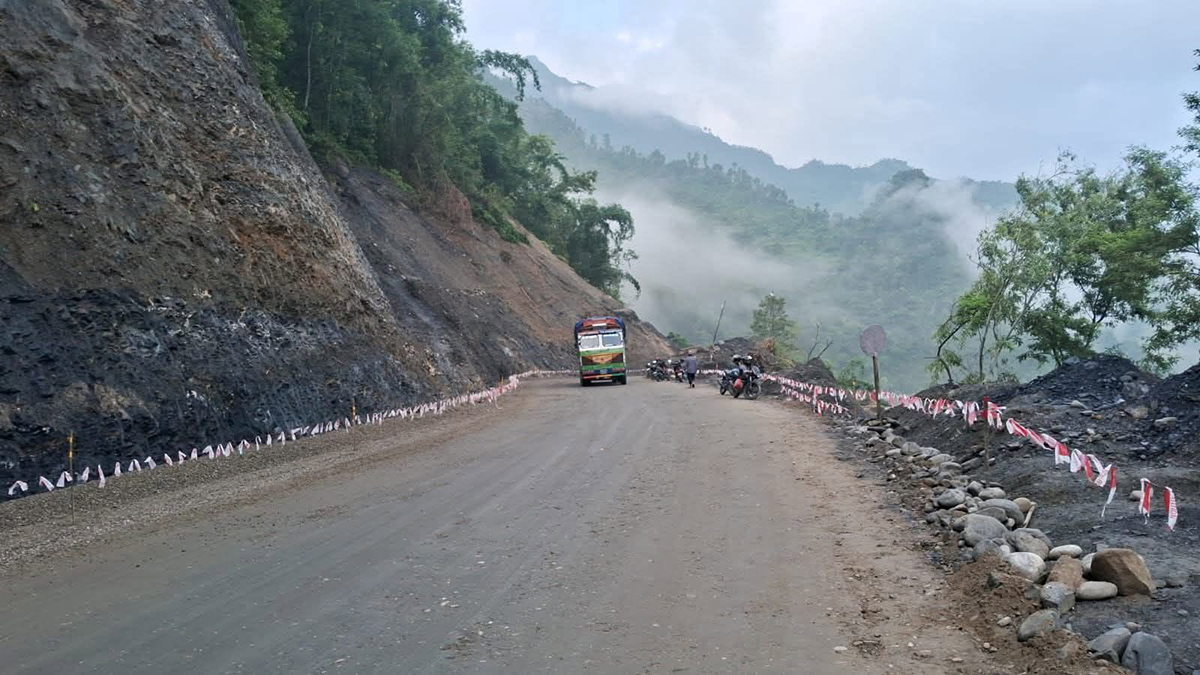Image of १८ दिनपछि पृथ्वी राजमार्गमा दुईतर्फी सवारी सञ्चालन
