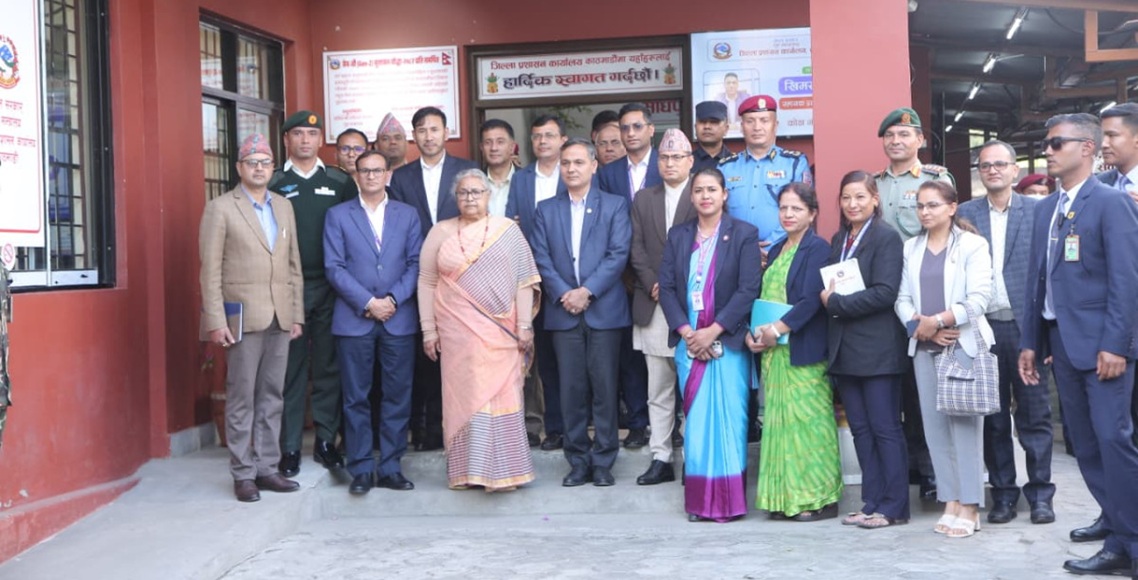 Image of जिल्ला प्रशासन कार्यालय काठमाडौमा प्रधानमन्त्री र गृहमन्त्रीको आकस्मिक अनुगमन