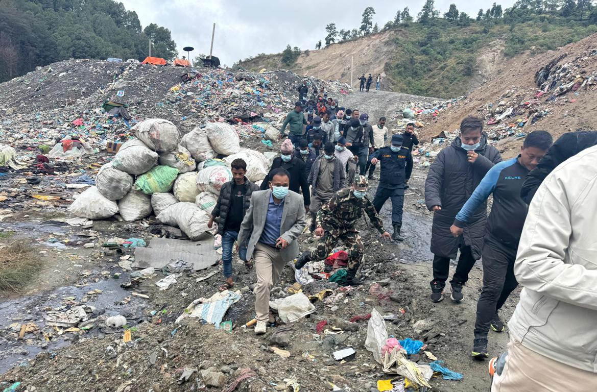 बञ्चरेडाँडामा बुधबारदेखि फोहोर फाल्न रोक लगाउने स्थानियको घोषणा
