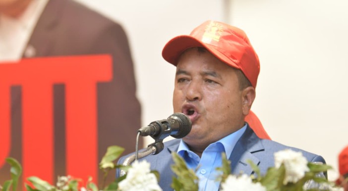 Image of जेनजीहरुले विराटनगरमा महेश बस्नेत सबार गाडीमा रातो मसी फ्याँके , दुई जना पक्राउ