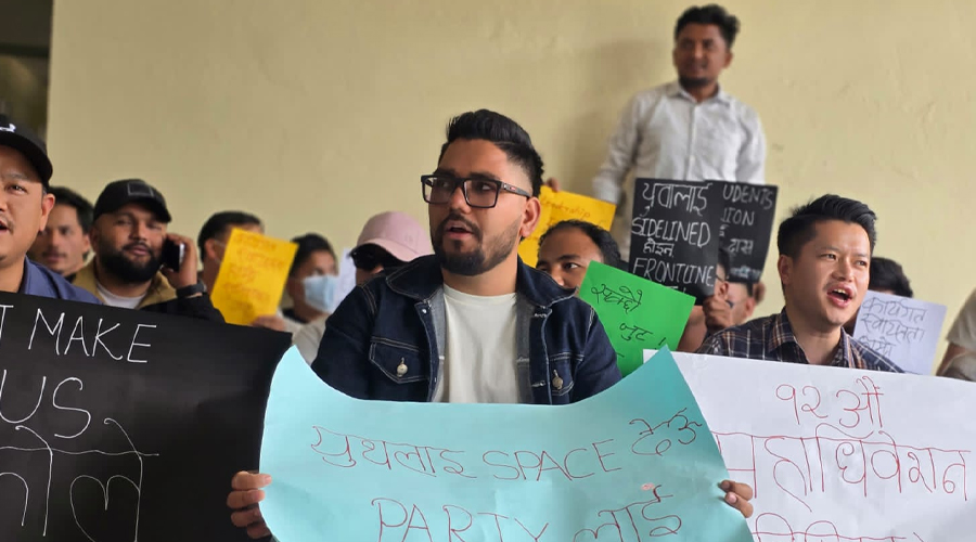 Image of नेविसंघको धर्ना, कांग्रेस नेतृत्वसँग महाधिवेशन माग