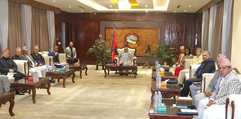 Image of प्रधानमन्त्री र निर्वाचन आयोगका पदाधिकारी बिच बालुवाटारमा छलफल