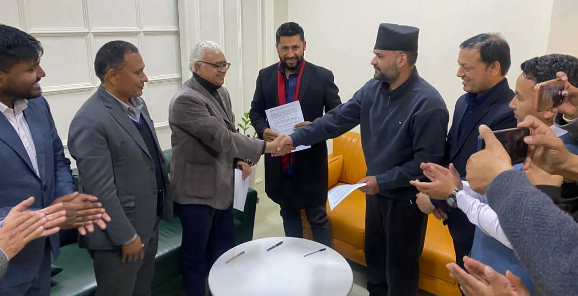 Image of रास्वपा र उनेपा एकता औपचारिक रूपमा भाँडियो, शक्ति र पदको सौदाबाजीले सहकार्य समाप्त