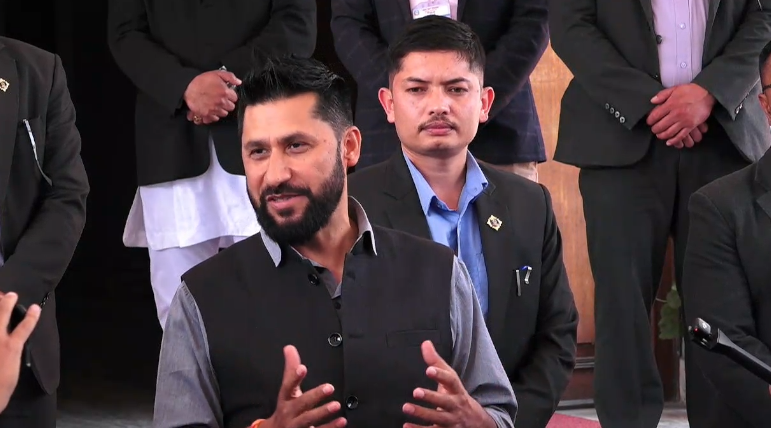 रवि लामिमछानेले भने–ओली र लेखकको पक्राउ प्रतिशोध नभई न्यायिक प्रक्रिया