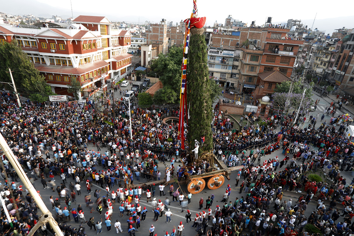 Image of ललितपुरमा रातो मत्स्येन्द्रनाथको रथ यात्रा जारी