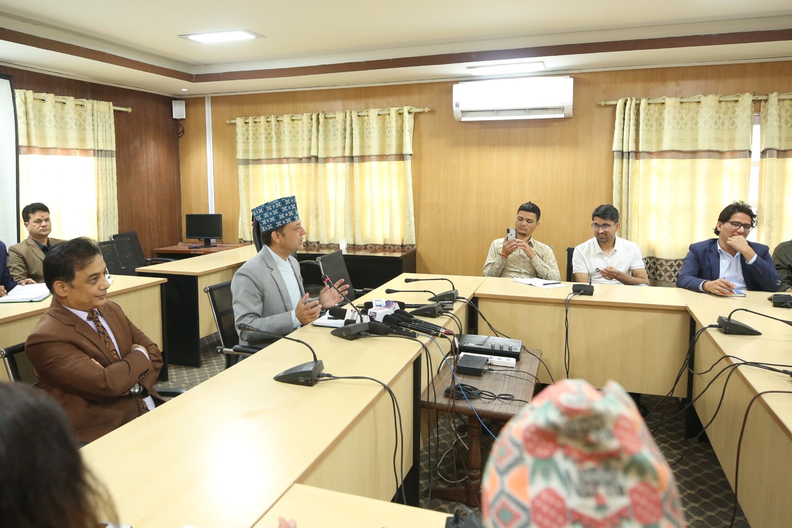 Image of सभामुख अर्यालले पत्रकारसँग भने: गल्ती देखाइदिनुहोस्, सच्याउँछु