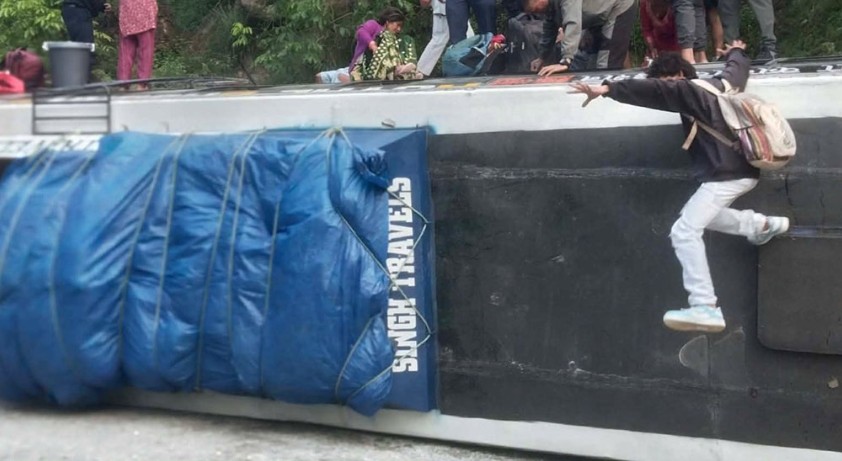 Image of बाजुरामा ब्रेक फेल भएर बस दुर्घटना, २४ जना घाइते