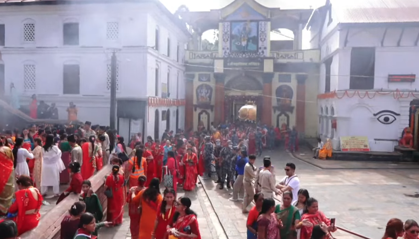 Image of तीजमा पशुपतिनाथमा बिहानैदेखि व्रतालु महिलाको भीड