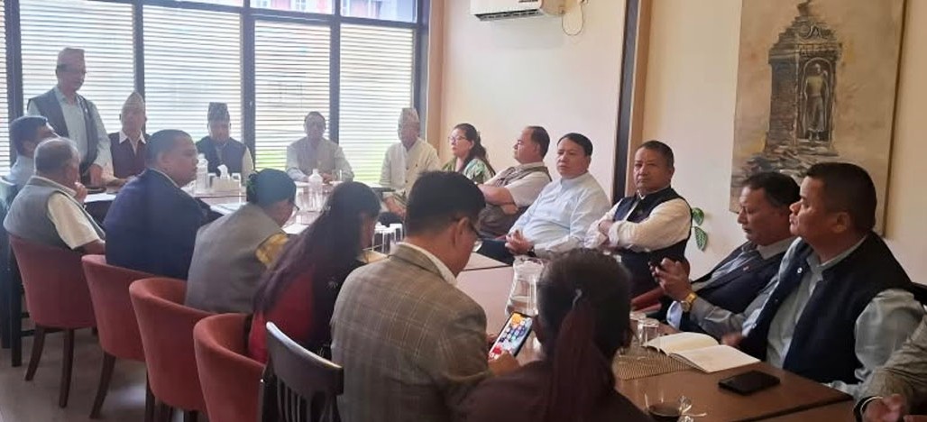 केन्द्रको निर्देशन नआएसम्म बागमती सरकार नछाड्ने एमालेको निर्णय
